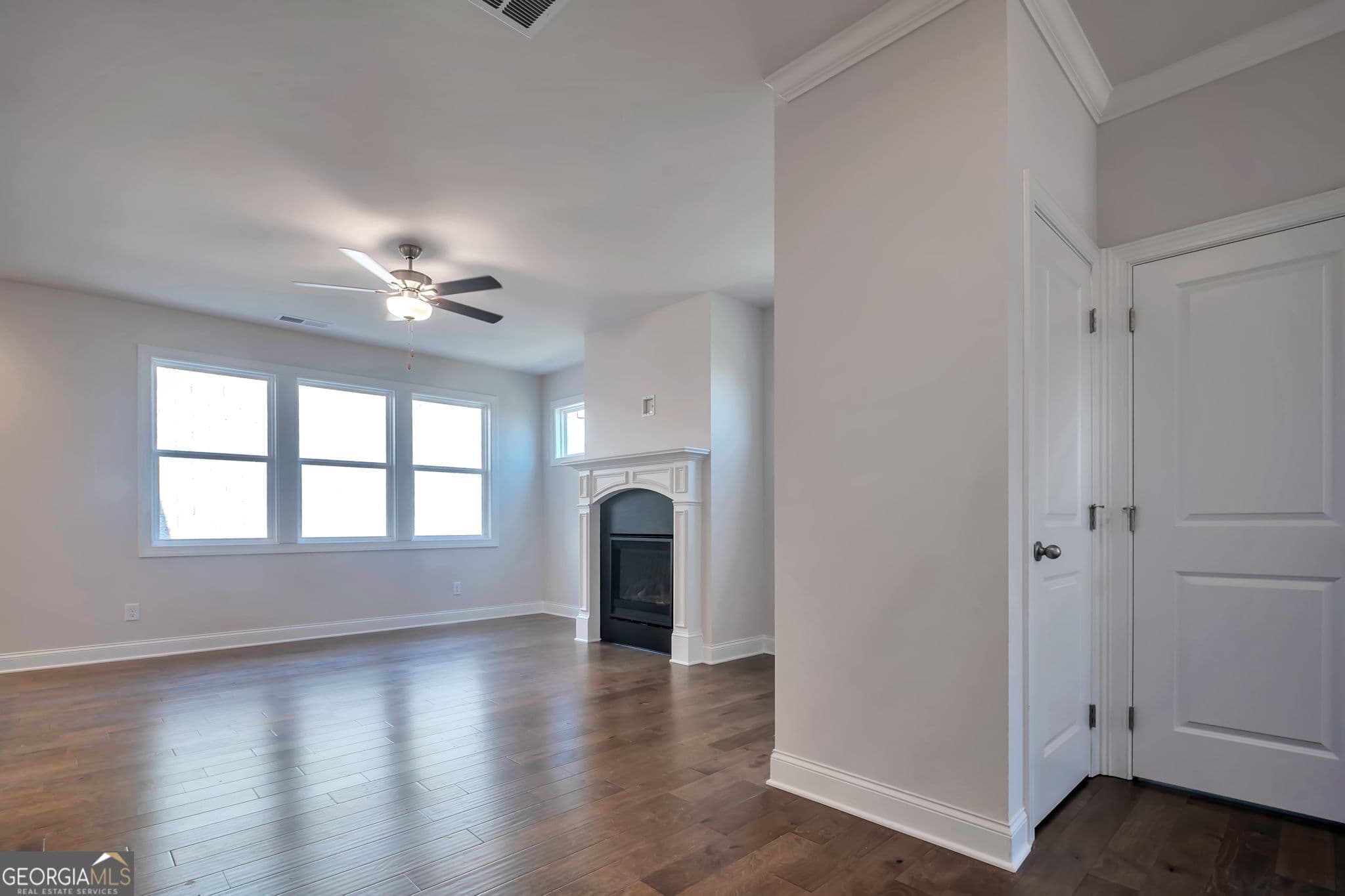 3 bedroom, 2.5 bathroom townhouse for sale at 336 Lakeside Court, Canton, GA 30114 — photo 5