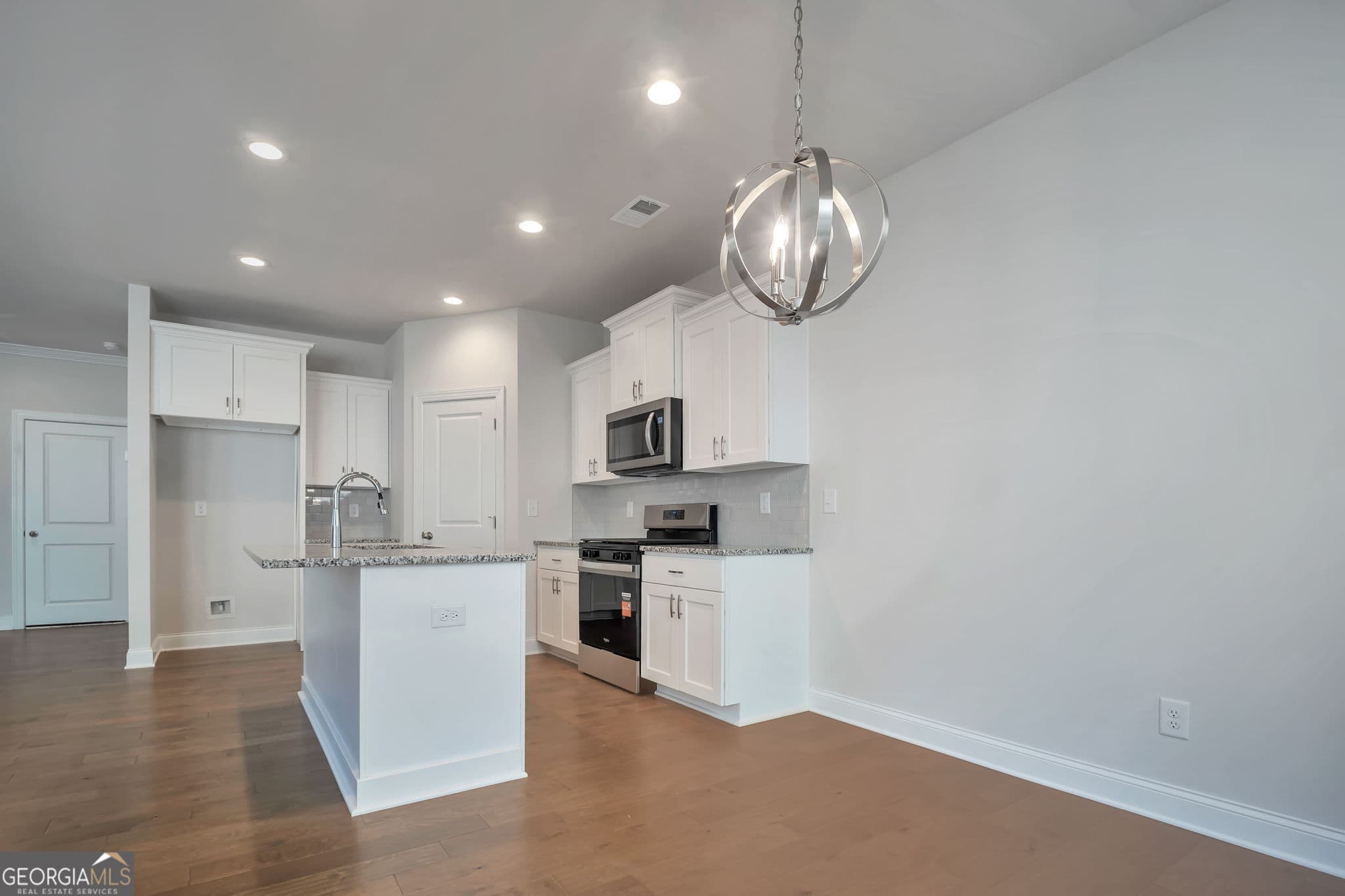 3 bedroom, 2.5 bathroom townhouse for sale at 336 Lakeside Court, Canton, GA 30114 — photo 10