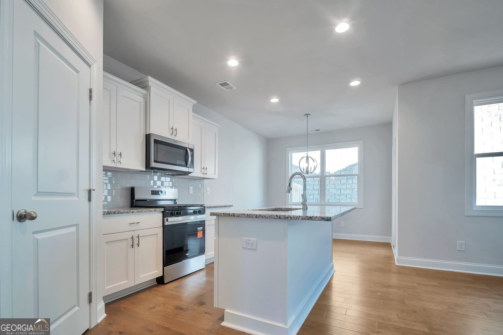 3 bedroom, 2.5 bathroom townhouse for sale at 336 Lakeside Court, Canton, GA 30114 — photo 8