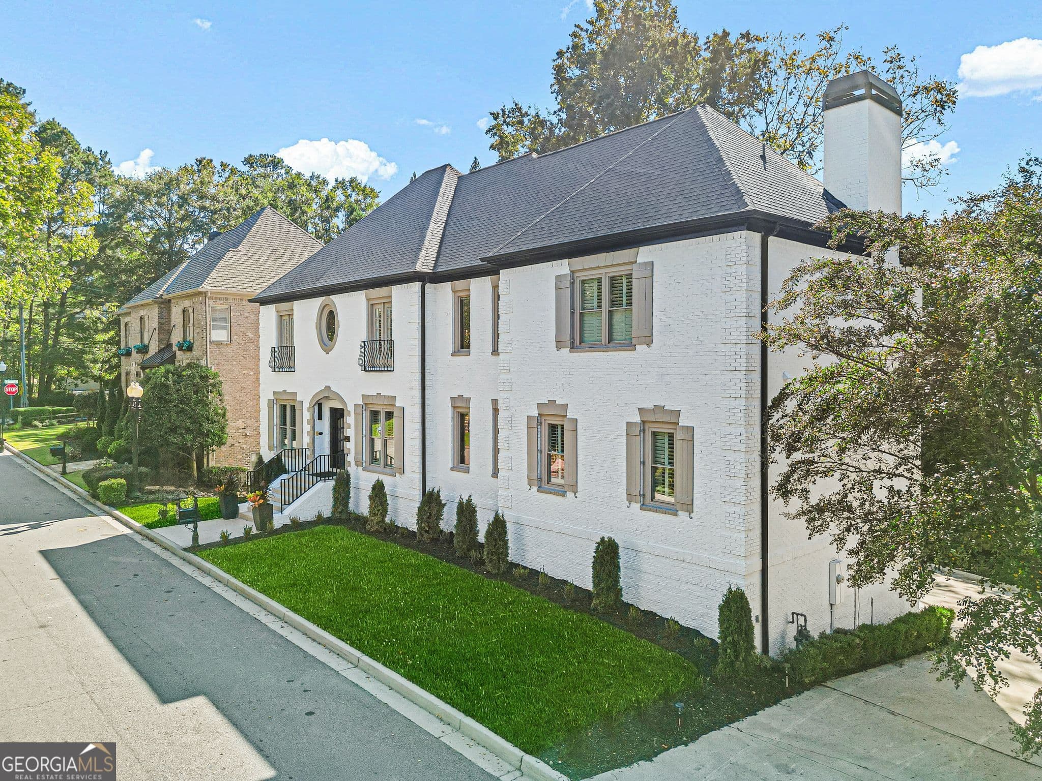 5 bedroom, 5.5 bathroom, 5,295 sq ft single family residence for sale at 1240 Brookhaven Hideway Court, Atlanta, GA 30319 — photo 3