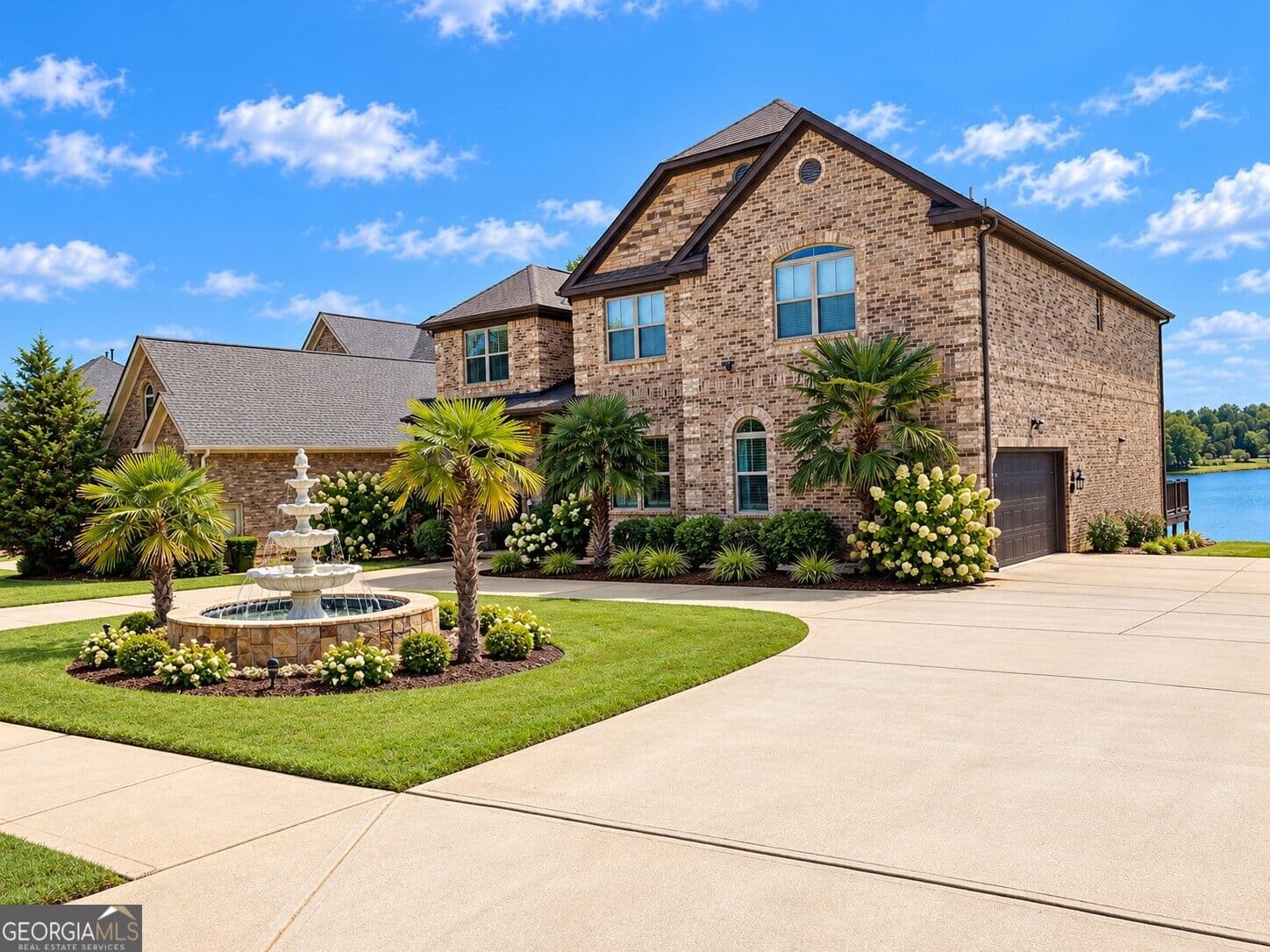 5 bedroom, 4.5 bathroom, 4,979 sq ft single family residence for sale at 913 Fire Thorn Drive, Hampton, GA 30228 — photo 2
