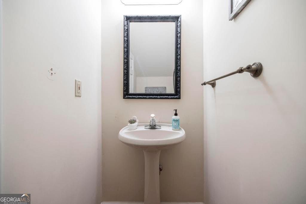 4 bedroom, 2.5 bathroom, 2,432 sq ft farm for sale at 1550 Charlie Benson Road, Forsyth, GA 31029 — photo 9