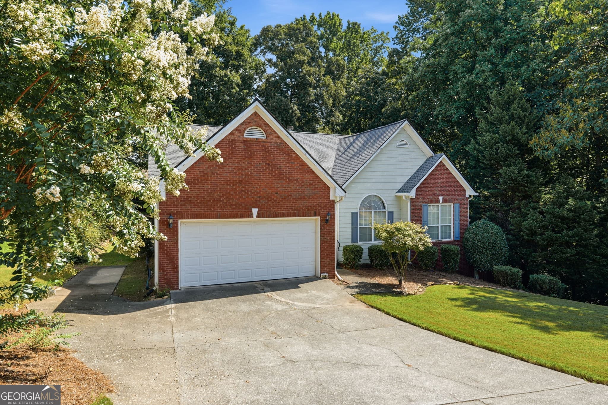 4 bedroom, 3 bathroom, 3,306 sq ft single family residence for sale at 1485 Keystone Drive, Suwanee, GA 30024 — photo 2