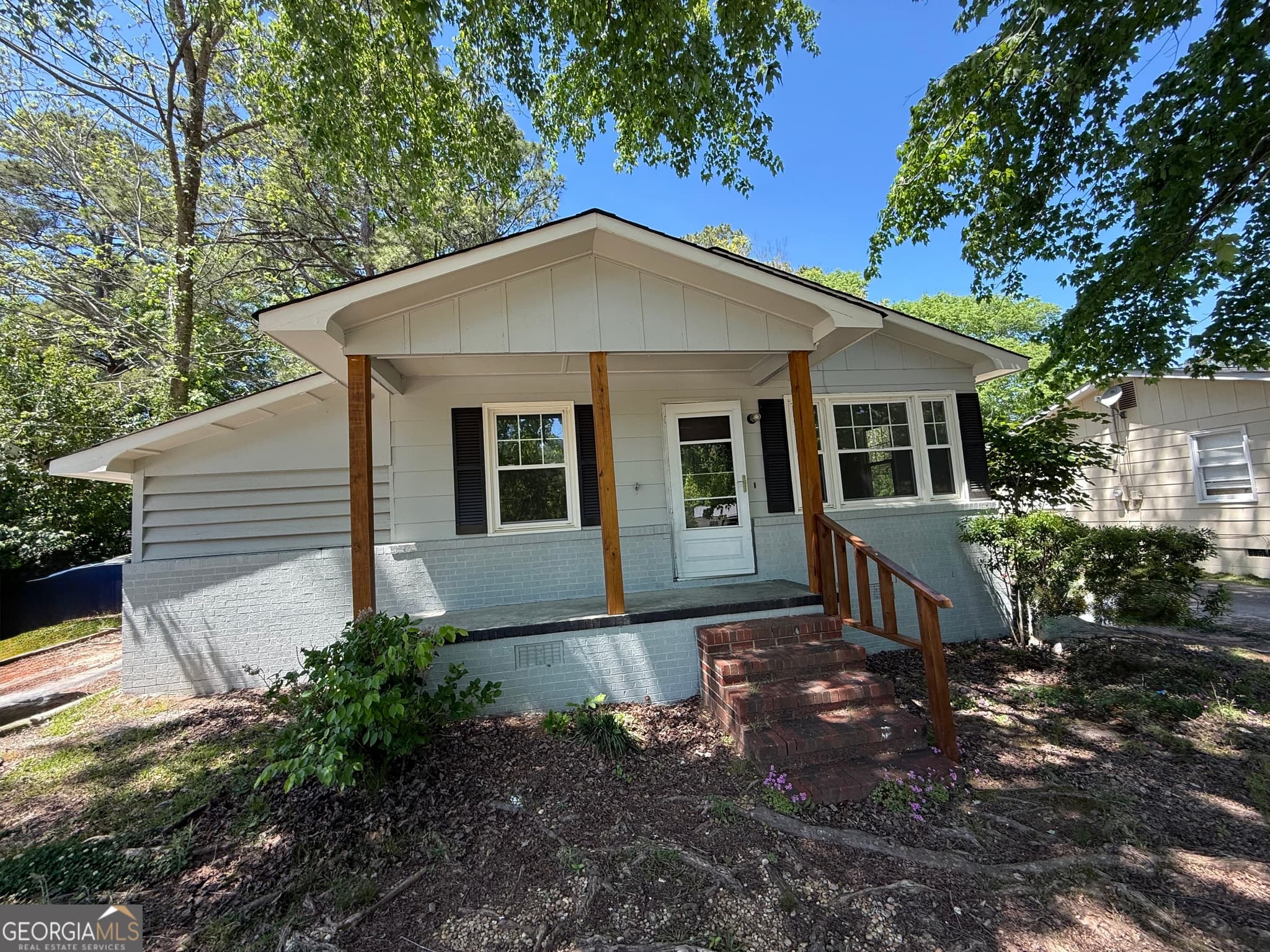 3 bedroom, 1 bathroom, 864 sq ft single family residence for sale at 179 Youngs Mill Road, Lagrange, GA 30241