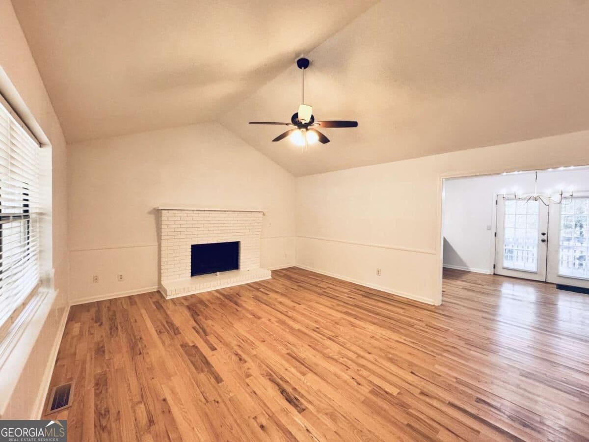 3 bedroom, 2 bathroom single family residence for rent at 3715 Martin Farm Road, Suwanee, GA 30024 for $2,500 a month — photo 3