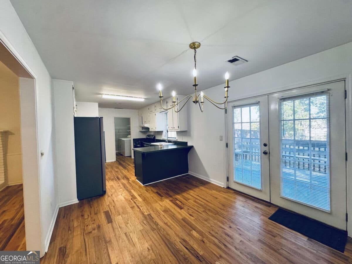 3 bedroom, 2 bathroom single family residence for rent at 3715 Martin Farm Road, Suwanee, GA 30024 for $2,500 a month — photo 5