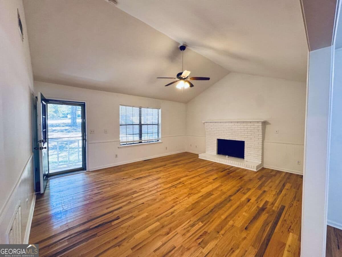 3 bedroom, 2 bathroom single family residence for rent at 3715 Martin Farm Road, Suwanee, GA 30024 for $2,500 a month — photo 4