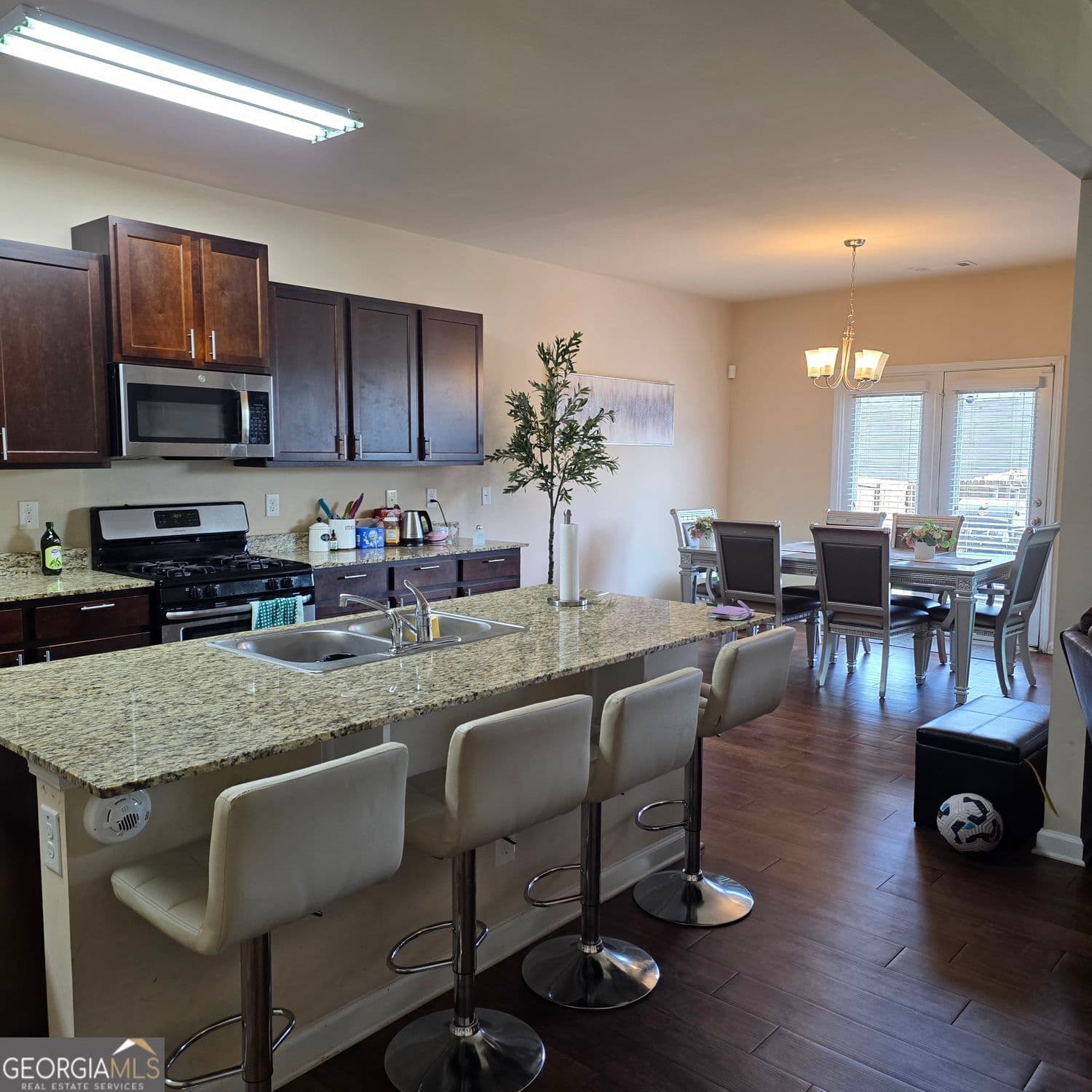 5 bedroom, 3 bathroom, 3,268 sq ft single family residence for sale at 605 Sturbridge Court, Mcdonough, GA 30253 — photo 3