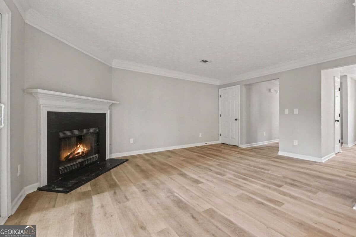 2 bedroom, 2.5 bathroom, 1,408 sq ft townhouse for sale at 6636 Meadow Green Circle, Peachtree Corners, GA 30092 — photo 3