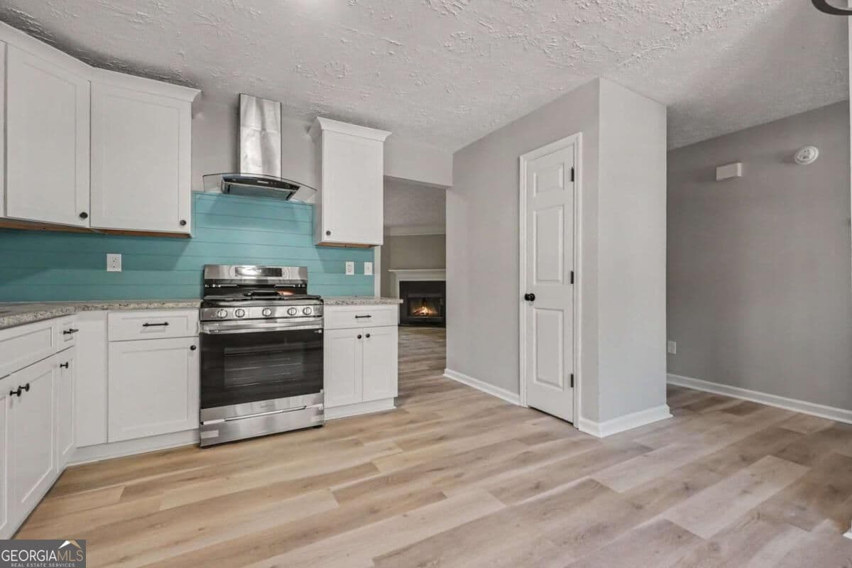 2 bedroom, 2.5 bathroom, 1,408 sq ft townhouse for sale at 6636 Meadow Green Circle, Peachtree Corners, GA 30092 — photo 9