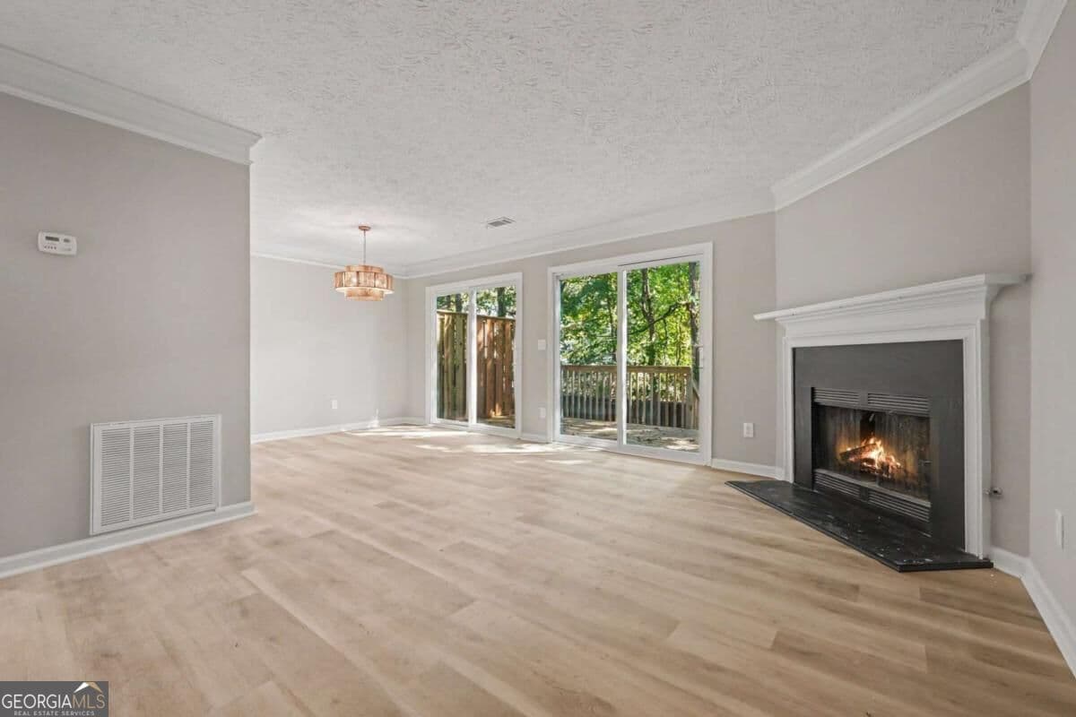 2 bedroom, 2.5 bathroom, 1,408 sq ft townhouse for sale at 6636 Meadow Green Circle, Peachtree Corners, GA 30092 — photo 4