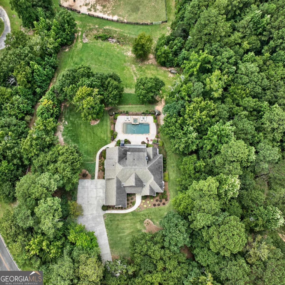 5 bedroom, 6 bathroom, 6,526 sq ft single family residence for sale at 132 Country Lane, Eatonton, GA 31024 — photo 3