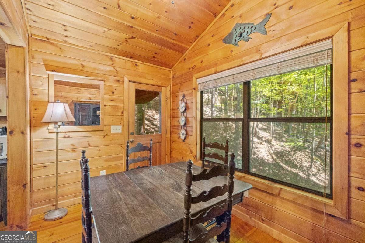 2 bedroom, 2 bathroom, 828 sq ft cabin,single family residence for sale at 129 N Cherokee Drive, Blue Ridge, GA 30513 — photo 9
