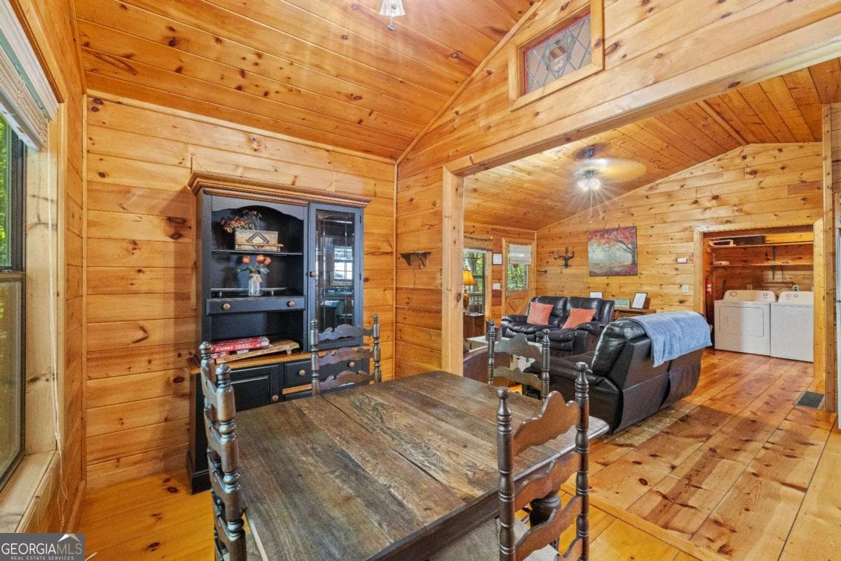2 bedroom, 2 bathroom, 828 sq ft cabin,single family residence for sale at 129 N Cherokee Drive, Blue Ridge, GA 30513 — photo 8
