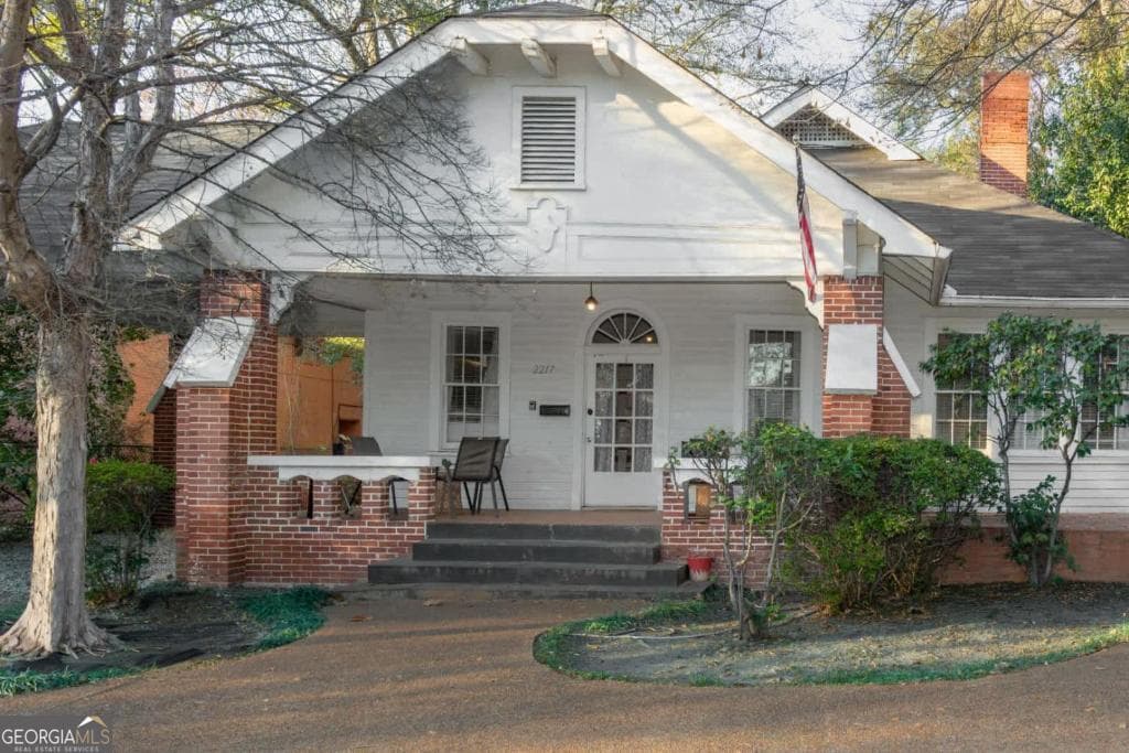 6 bedroom, 4 bathroom, 3,686 sq ft single family residence for sale at 2217 13th Street, Columbus, GA 31906 — photo 2