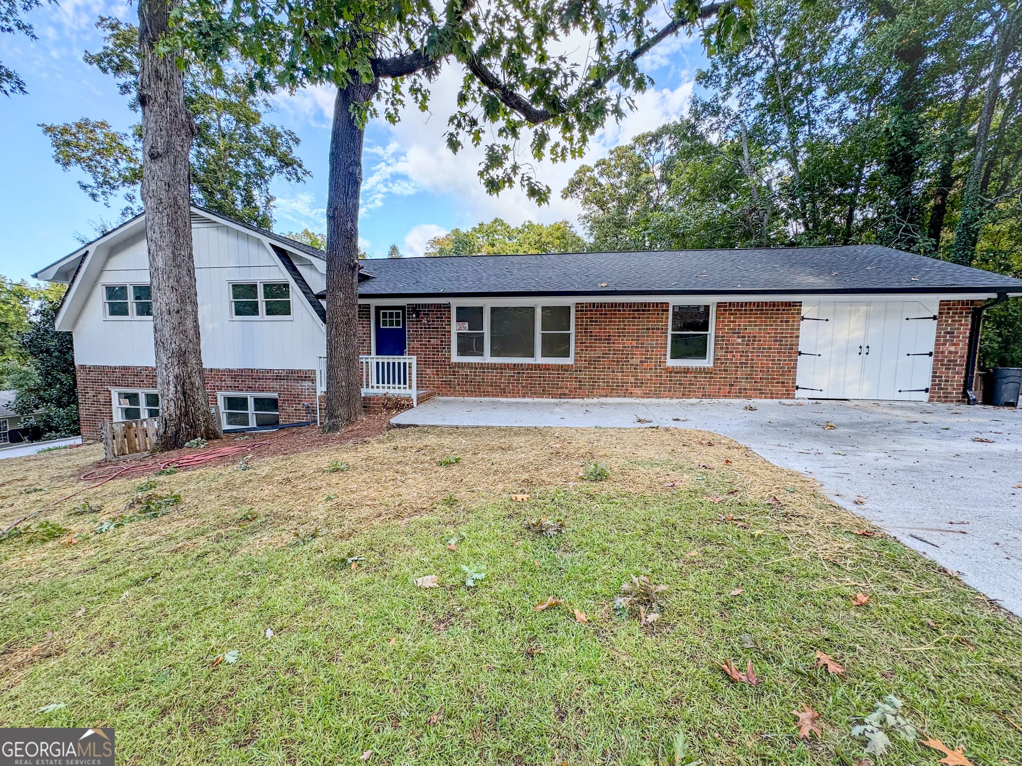 4 bedroom, 2.5 bathroom, 2,284 sq ft single family residence for sale at 49 Cliffbrink Drive, Lindale, GA 30147 — photo 2