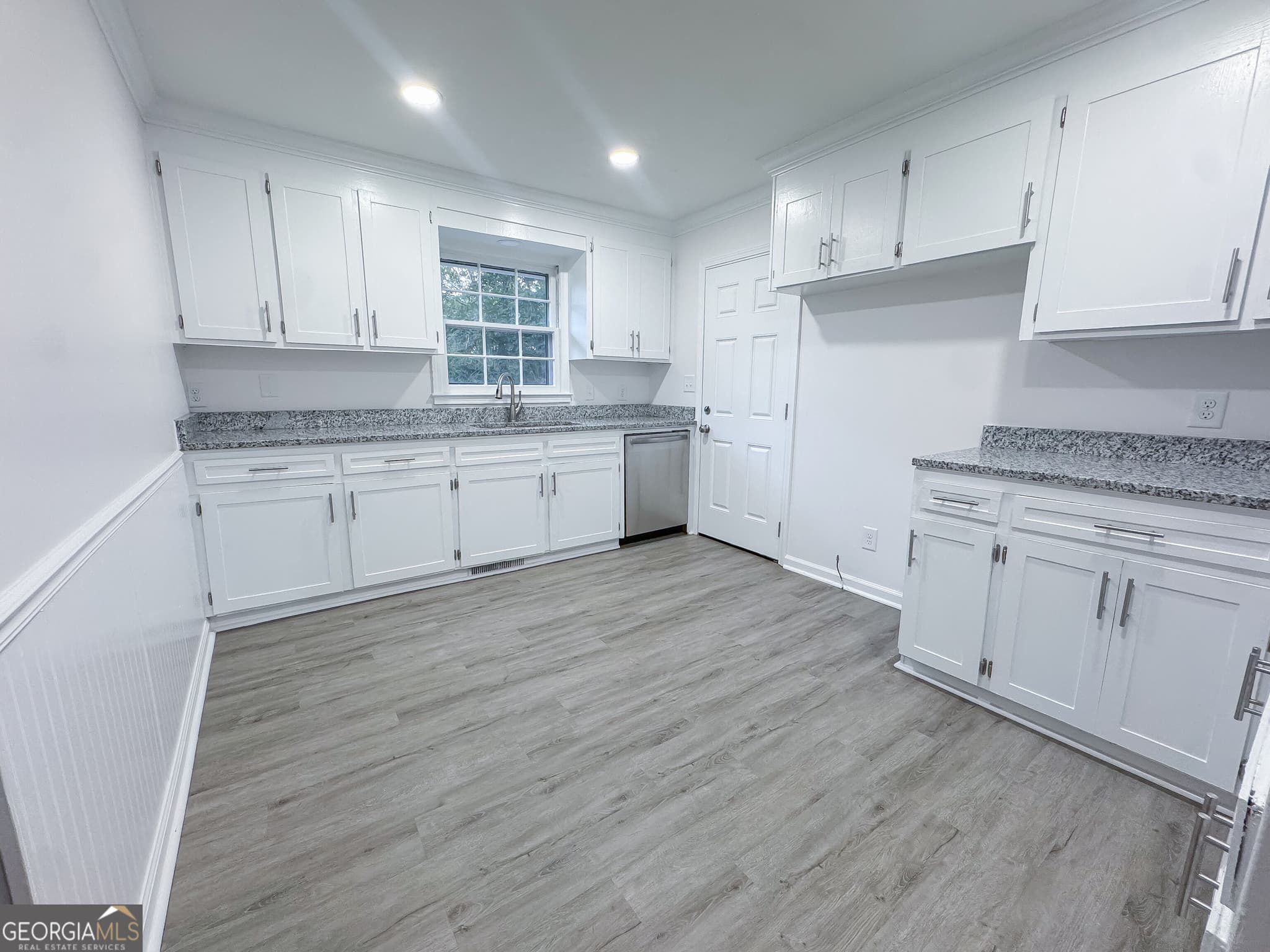 4 bedroom, 2.5 bathroom, 2,284 sq ft single family residence for sale at 49 Cliffbrink Drive, Lindale, GA 30147 — photo 6