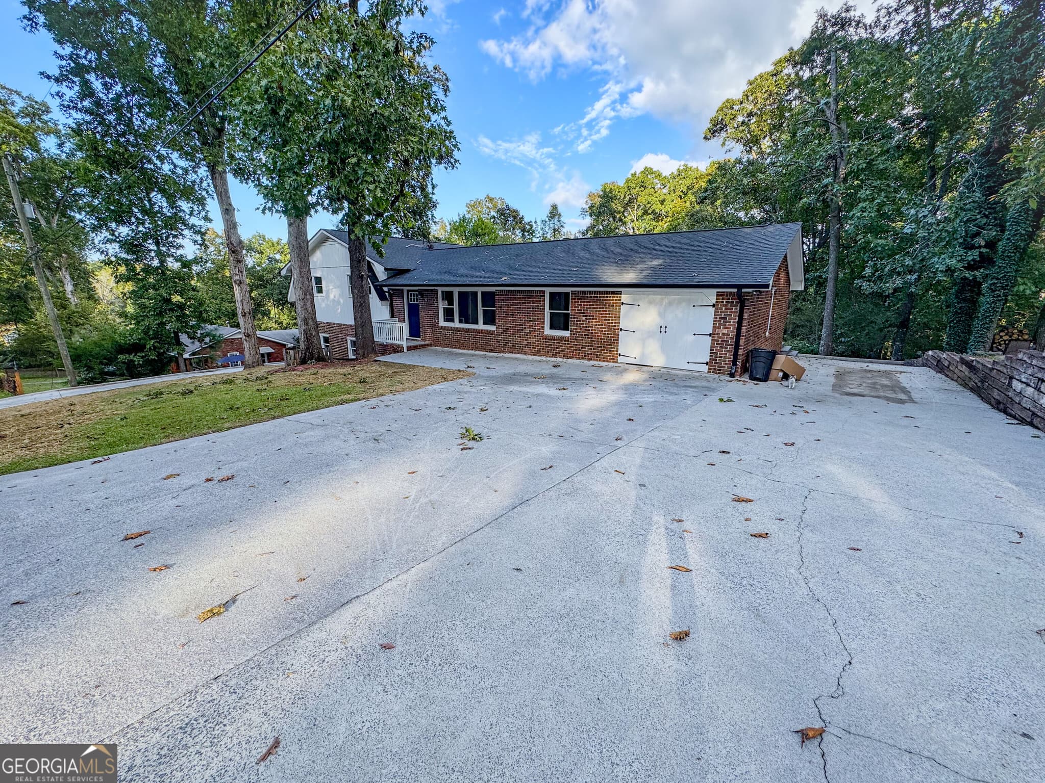 4 bedroom, 2.5 bathroom, 2,284 sq ft single family residence for sale at 49 Cliffbrink Drive, Lindale, GA 30147 — photo 1 of 19