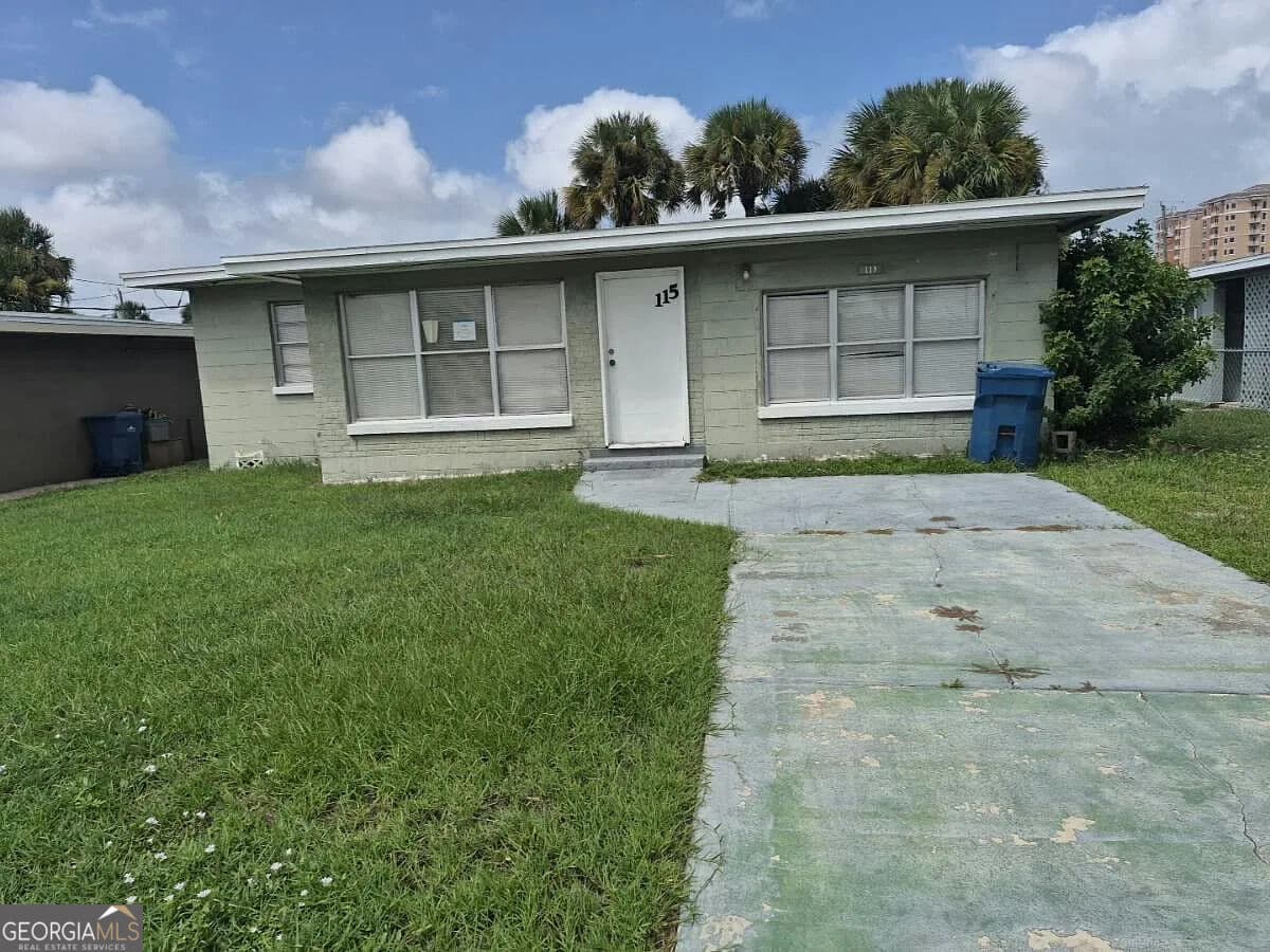 2 bedroom, 2 bathroom, 1,644 sq ft single family residence for sale at 115 Ogden Boulevard, Daytona Beach, FL 32118
