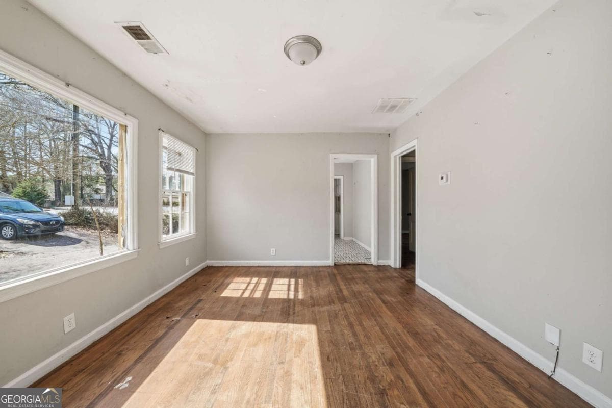 3 bedroom, 1 bathroom, 1,104 sq ft single family residence for sale at 1564 Columbia Drive, Decatur, GA 30032 — photo 3