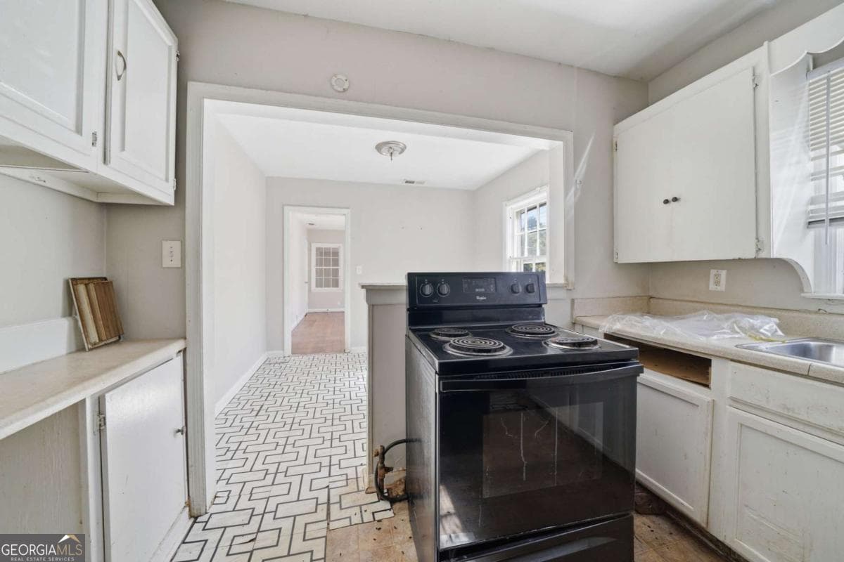 3 bedroom, 1 bathroom, 1,104 sq ft single family residence for sale at 1564 Columbia Drive, Decatur, GA 30032 — photo 4