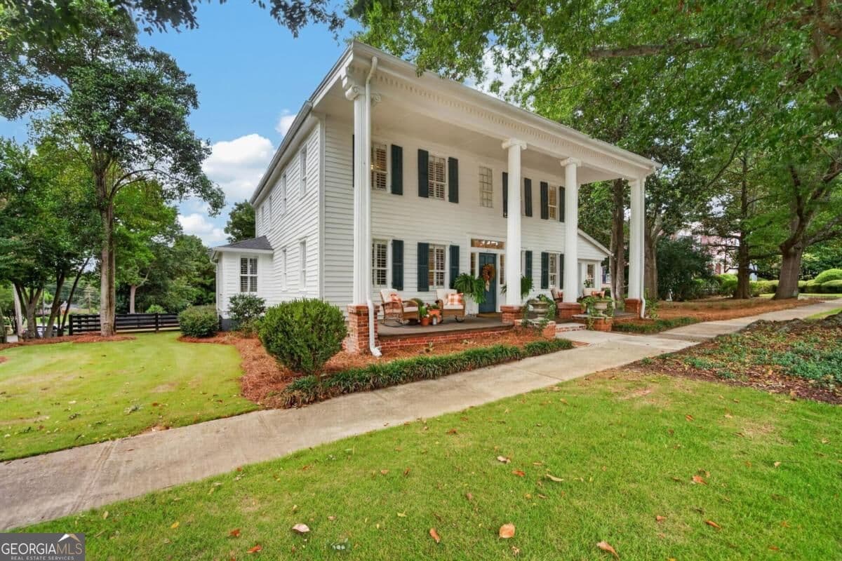 6 bedroom, 4 bathroom, 3,852 sq ft single family residence for sale at 201 N Madison Avenue, Eatonton, GA 31024 — photo 2