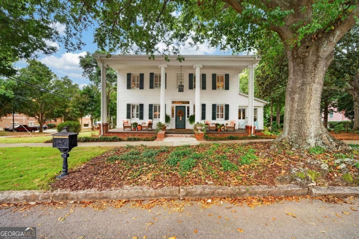 6 bedroom, 4 bathroom, 3,852 sq ft single family residence for sale at 201 N Madison Avenue, Eatonton, GA 31024 — photo 3