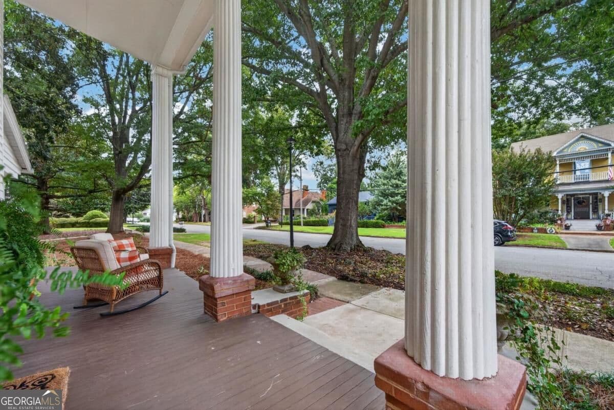 6 bedroom, 4 bathroom, 3,852 sq ft single family residence for sale at 201 N Madison Avenue, Eatonton, GA 31024 — photo 4