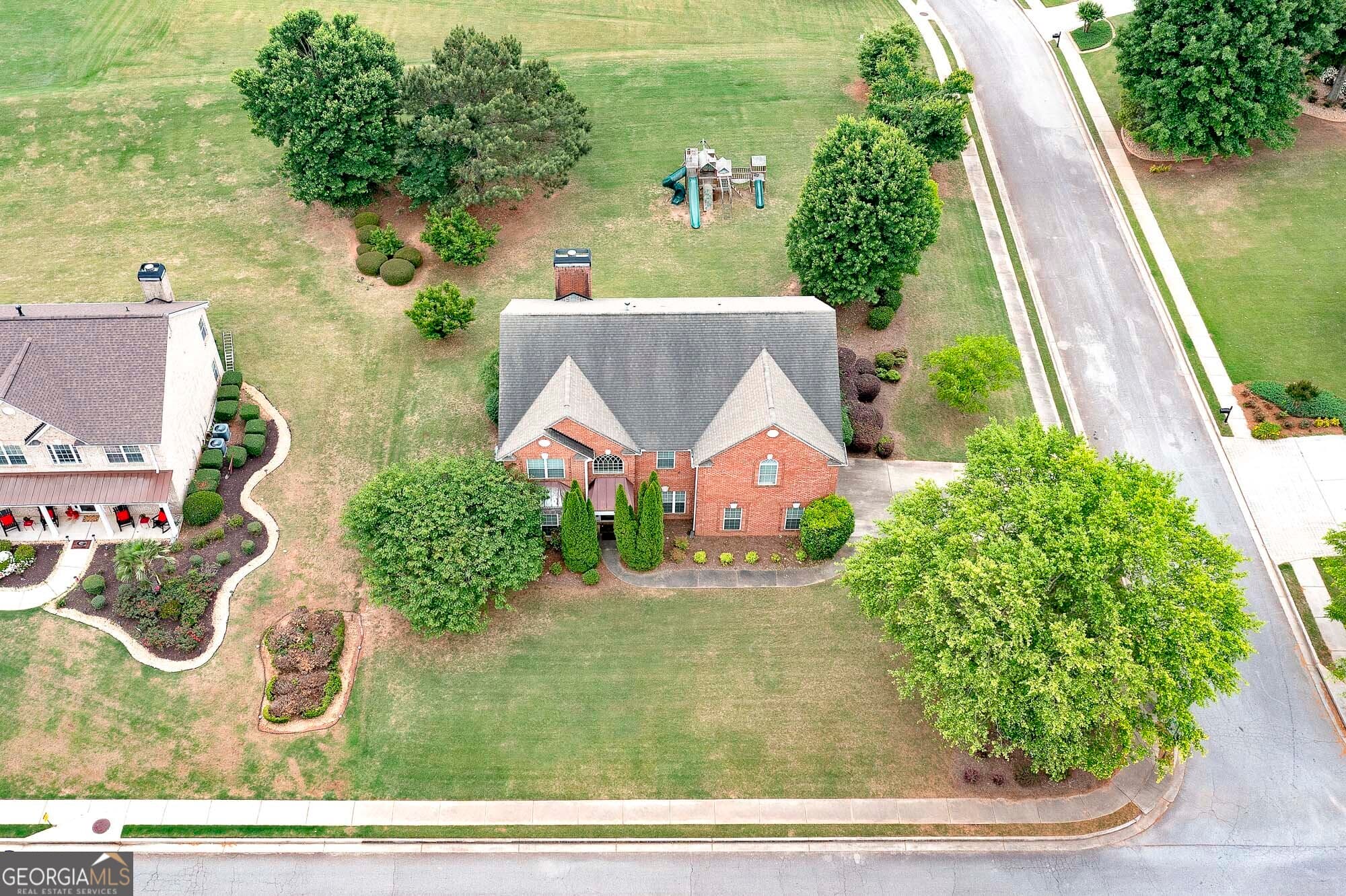 4 bedroom, 2.5 bathroom, 3,279 sq ft single family residence for sale at 4201 Donington Way, Hampton, GA 30228 — photo 2