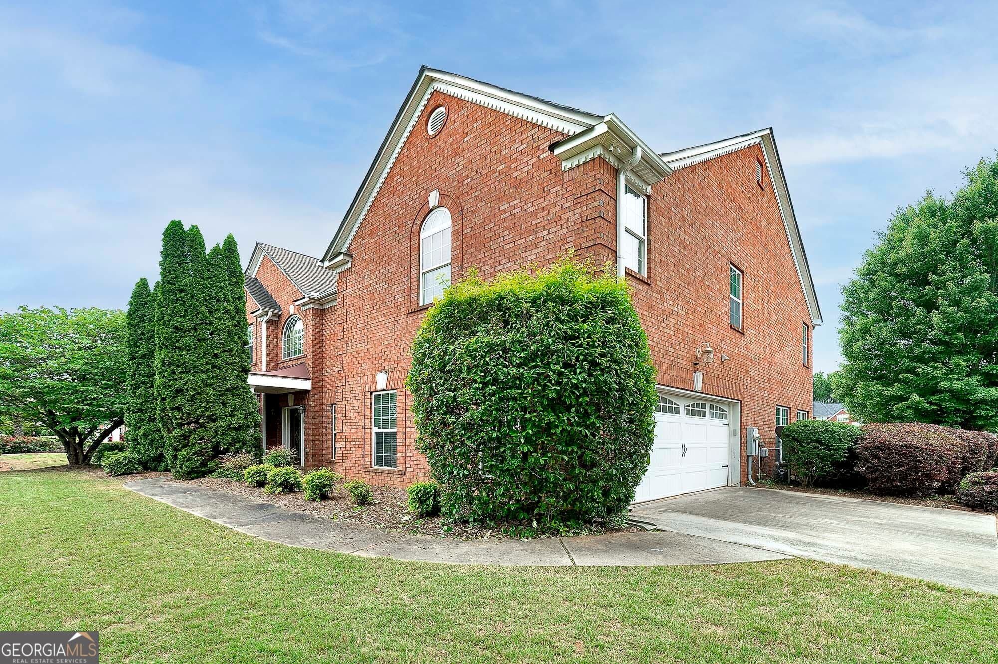4 bedroom, 2.5 bathroom, 3,279 sq ft single family residence for sale at 4201 Donington Way, Hampton, GA 30228 — photo 3