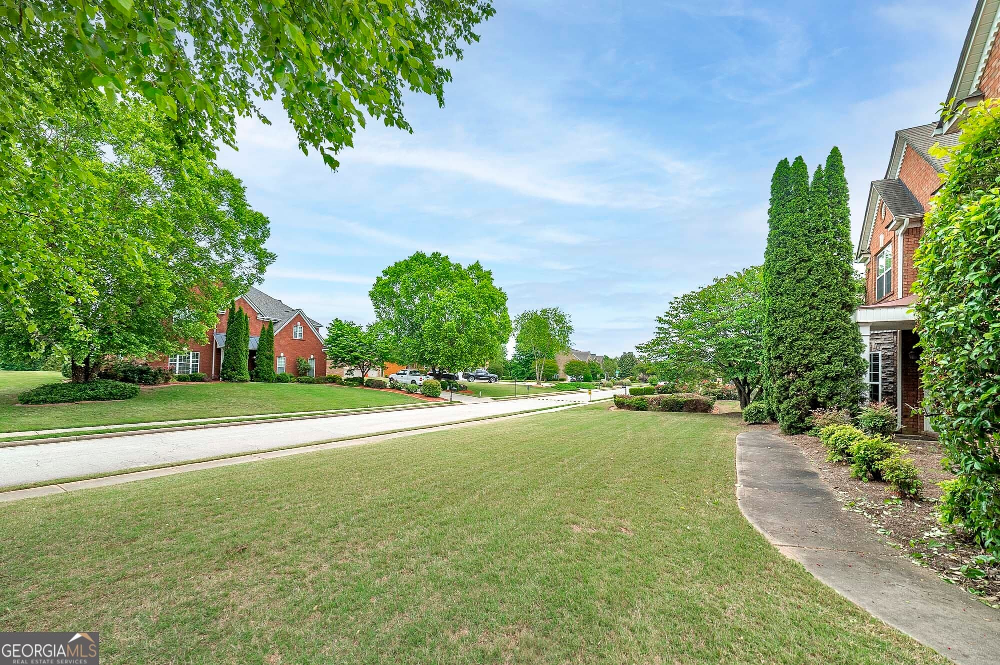 4 bedroom, 2.5 bathroom, 3,279 sq ft single family residence for sale at 4201 Donington Way, Hampton, GA 30228 — photo 4