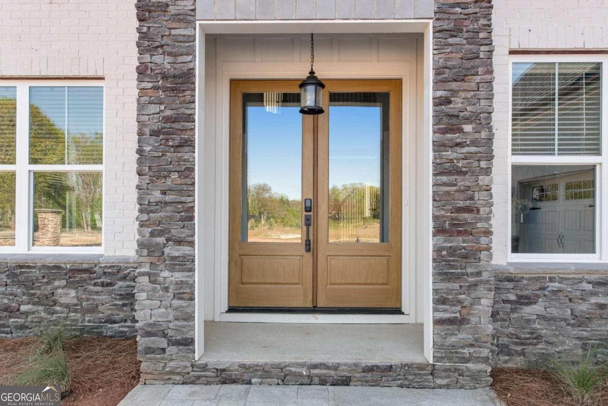 5 bedroom, 5.5 bathroom, 4,000 sq ft single family residence for sale at 685 Caney Fork Road, Alpharetta, GA 30005 — photo 5