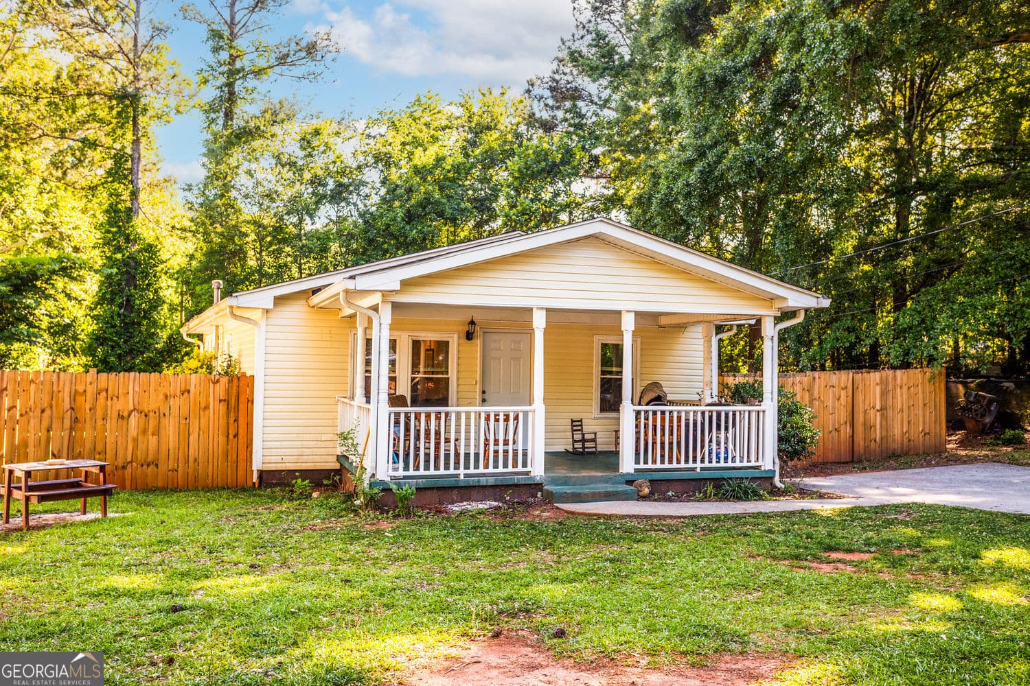 3 bedroom, 2 bathroom, 1,100 sq ft single family residence for sale at 521 Green Street, Monroe, GA 30655 — photo 2