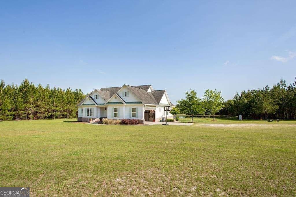 3 bedroom, 3.5 bathroom, 2,688 sq ft single family residence sold at 3790 Pond View Lane, Blackshear, GA 31516