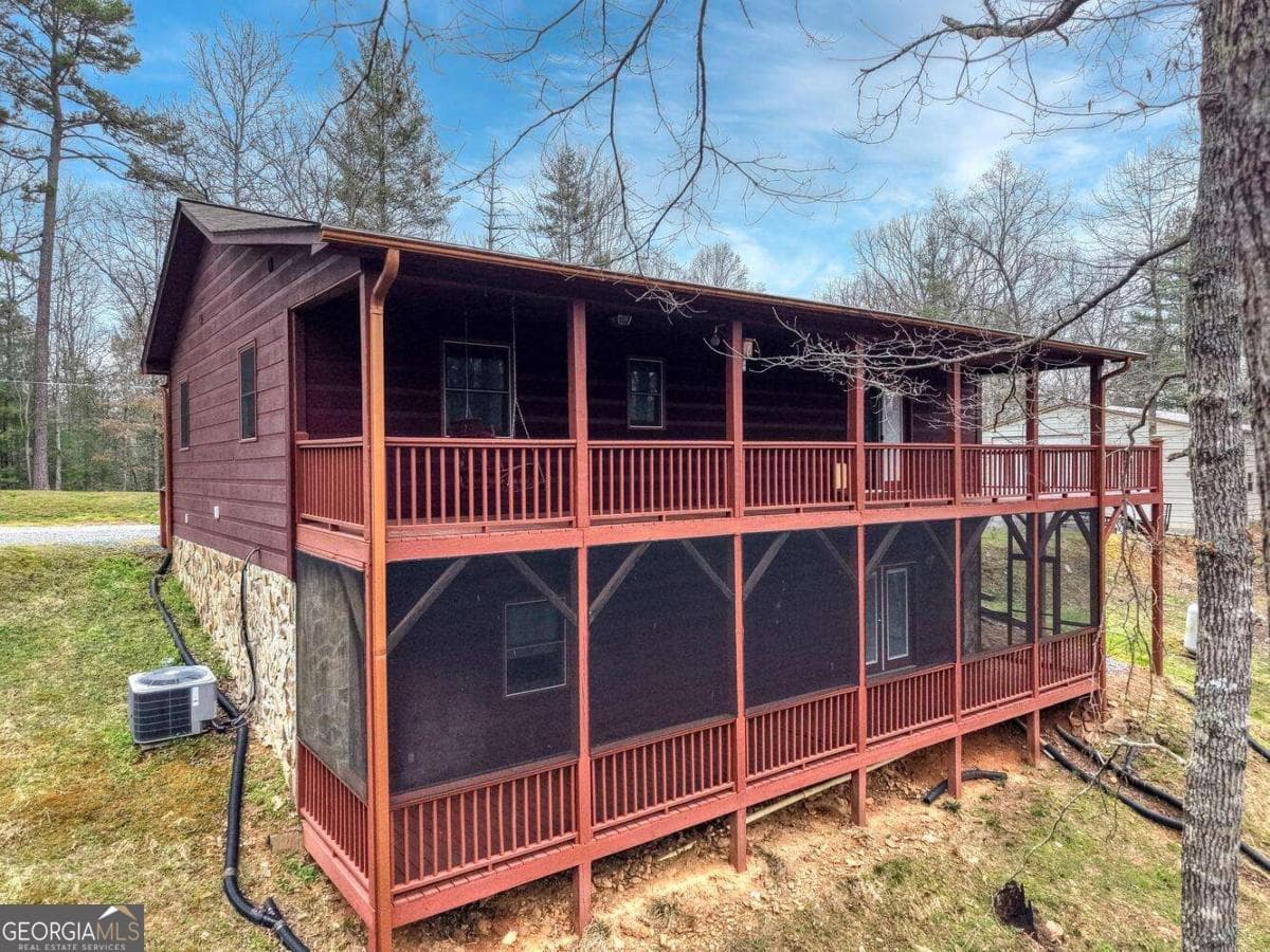3 bedroom, 3 bathroom cabin,single family residence for sale at 694 Hilltop Road, Murphy, NC 28906 — photo 6