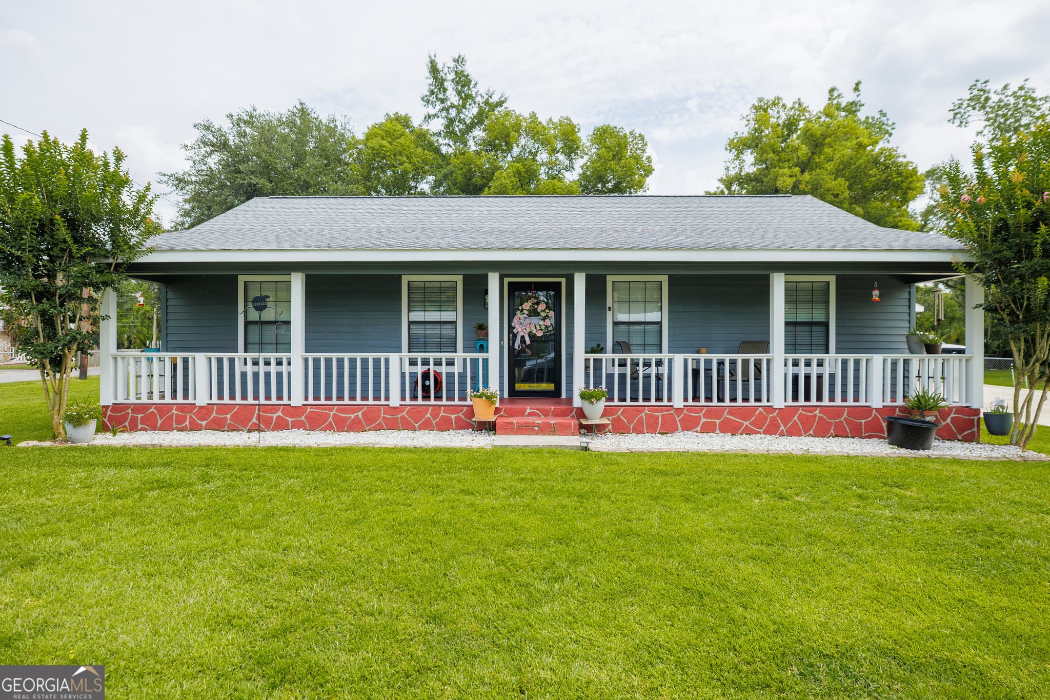 3 bedroom, 2.5 bathroom, 1,888 sq ft single family residence for sale at 11 Morgan Street, Homerville, GA 31634 — photo 2