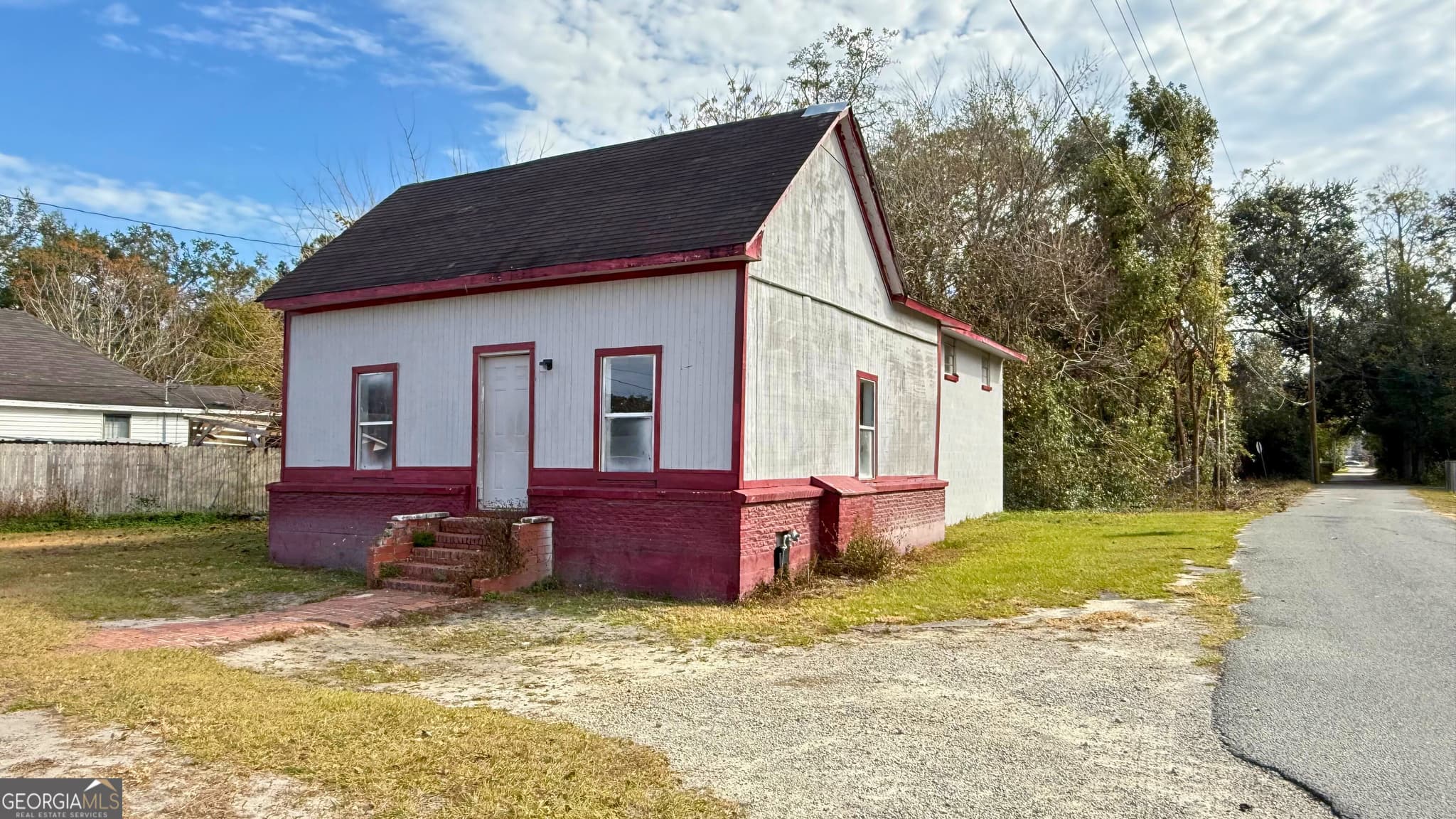 4 bedroom, 2 bathroom, 1,232 sq ft single family residence for sale at 356 N Fourth Street, Jesup, GA 31545 — photo 2