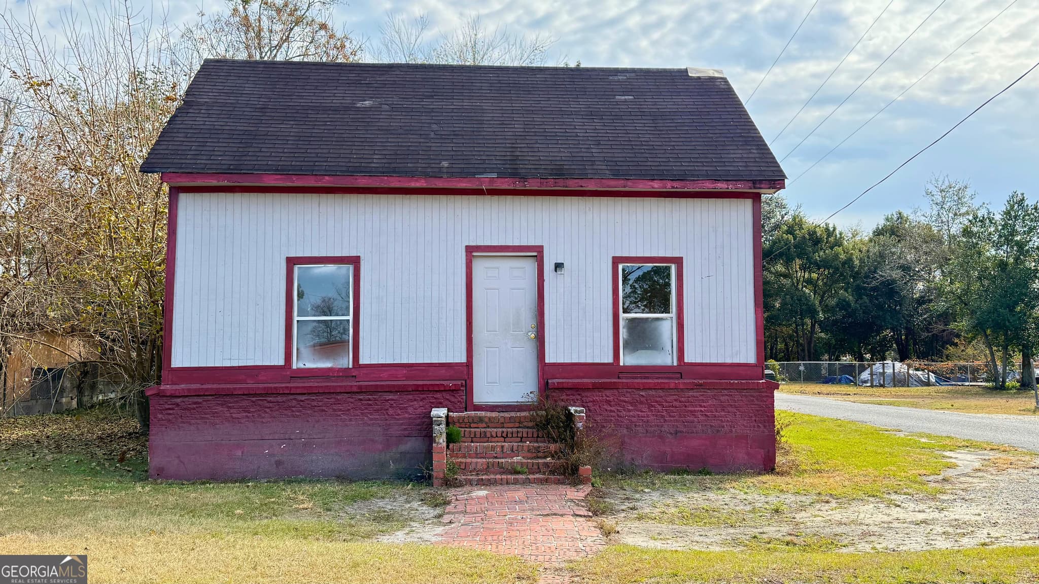 4 bedroom, 2 bathroom, 1,232 sq ft single family residence for sale at 356 N Fourth Street, Jesup, GA 31545