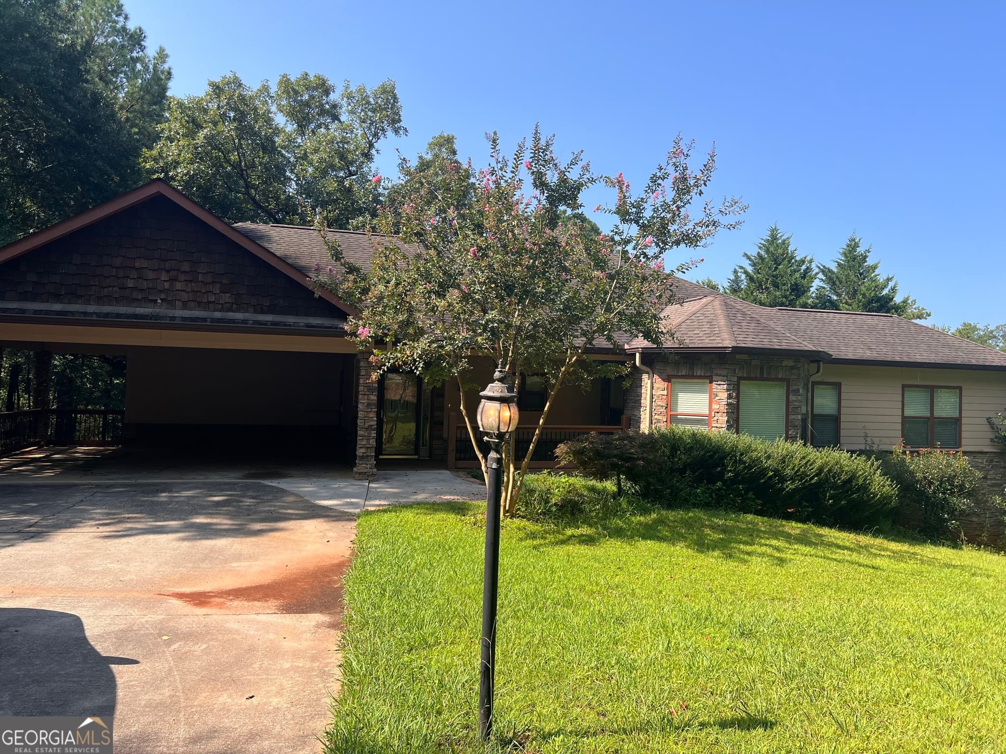 3 bedroom, 3 bathroom, 2,222 sq ft single family residence for rent at 7505 Whitmire Road, Cumming, GA 30028 for $2,800 a month — photo 1 of 20