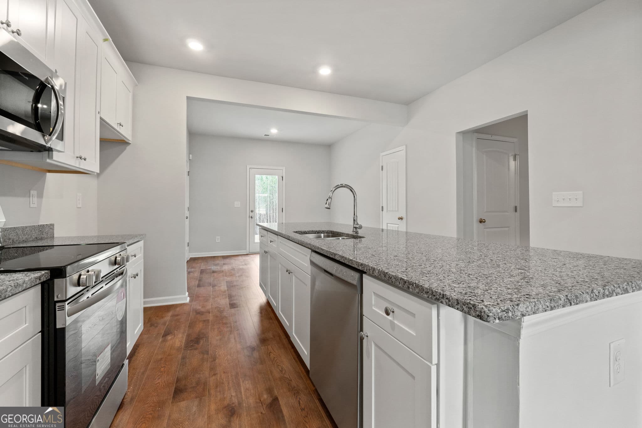 3 bedroom, 2 bathroom, 1,380 sq ft single family residence for sale at 882 Primrose Circle, Greenville, GA 30222 — photo 7