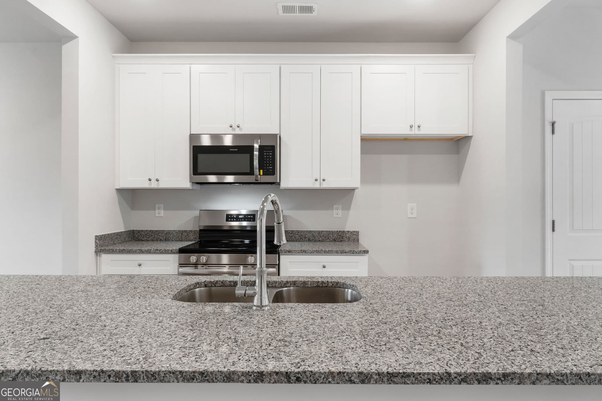 3 bedroom, 2 bathroom, 1,380 sq ft single family residence for sale at 882 Primrose Circle, Greenville, GA 30222 — photo 9