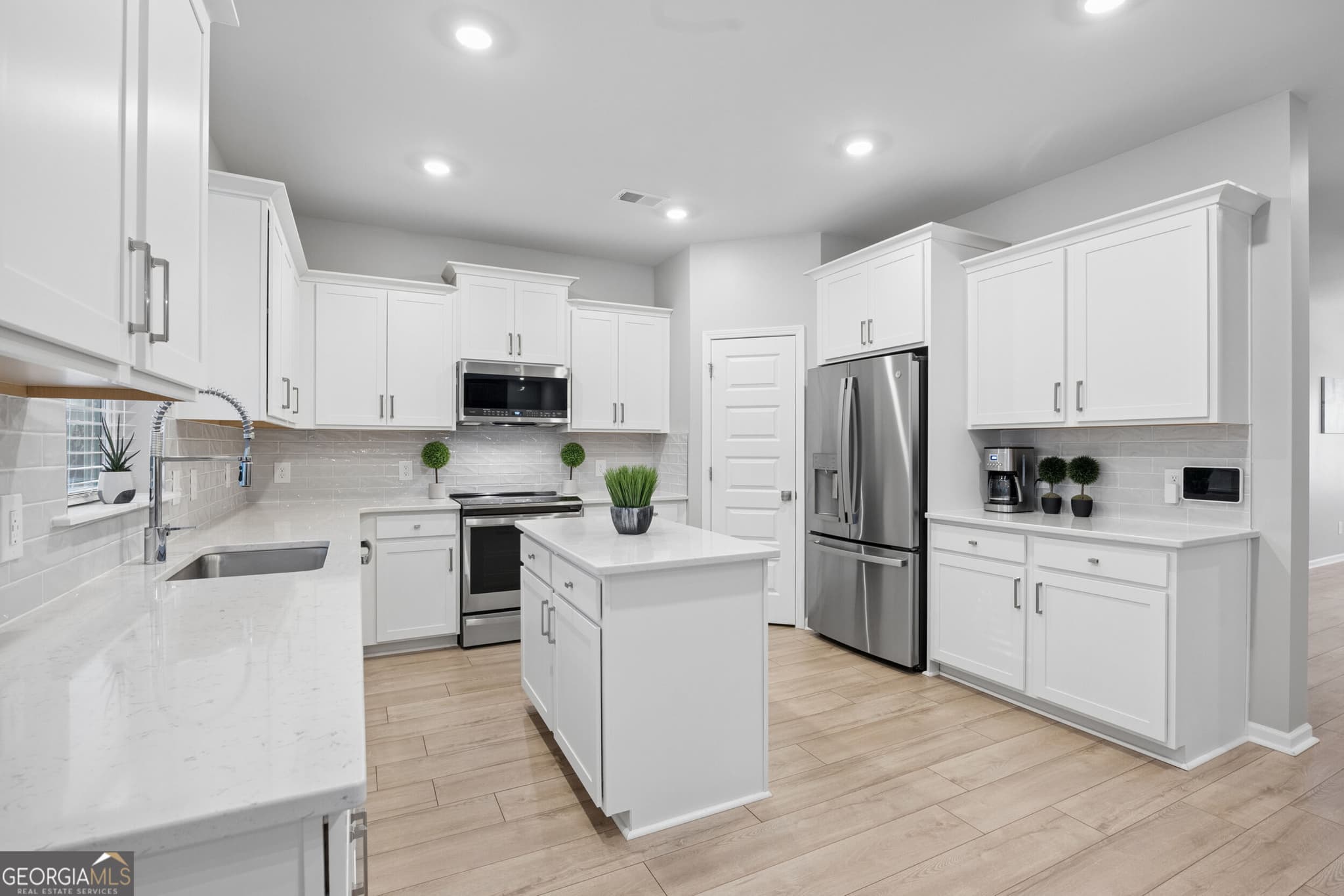 4 bedroom, 2.5 bathroom, 2,464 sq ft single family residence for sale at 148 Binscombe Lane, Pooler, GA 31322 — photo 9