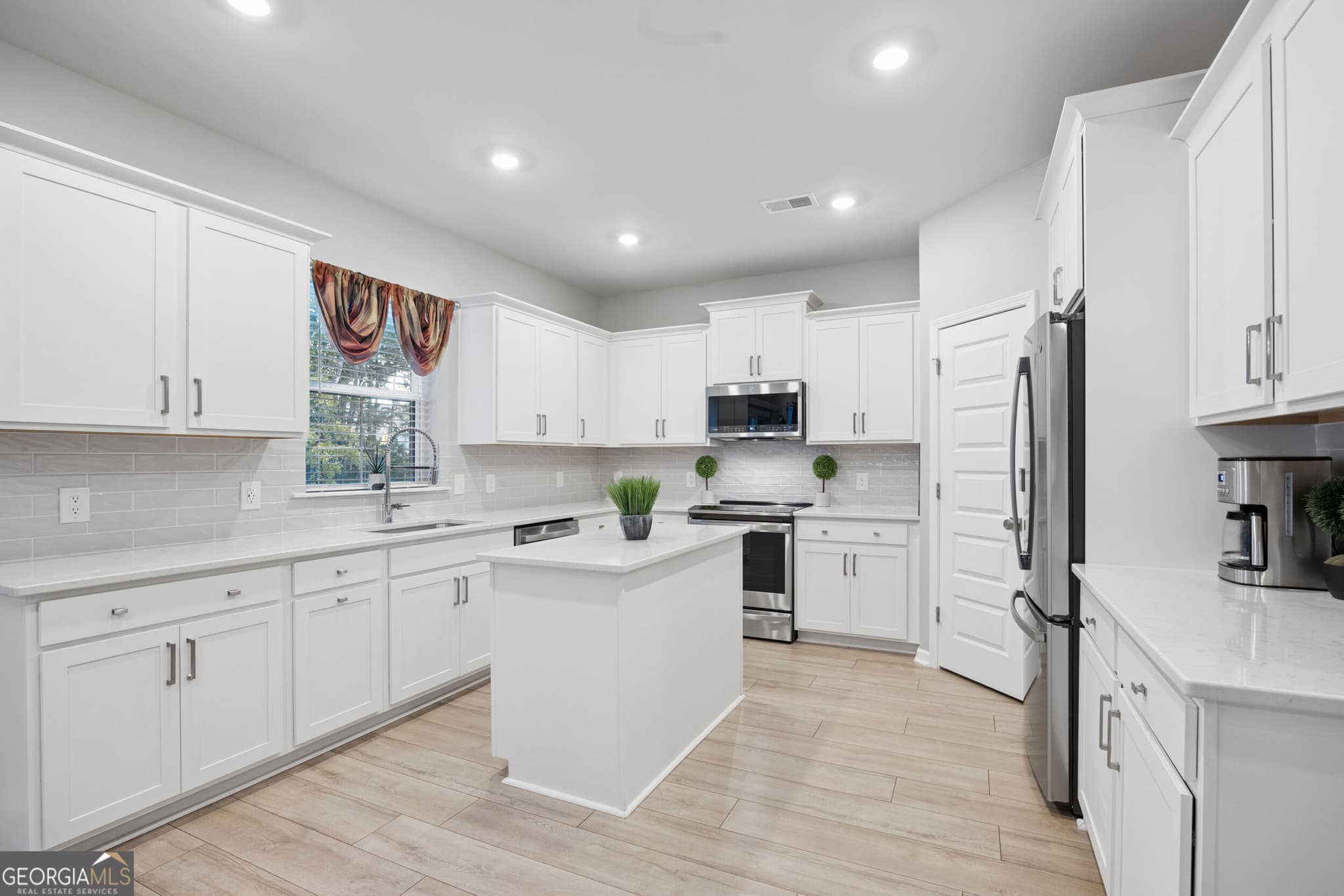 4 bedroom, 2.5 bathroom, 2,464 sq ft single family residence for sale at 148 Binscombe Lane, Pooler, GA 31322 — photo 8