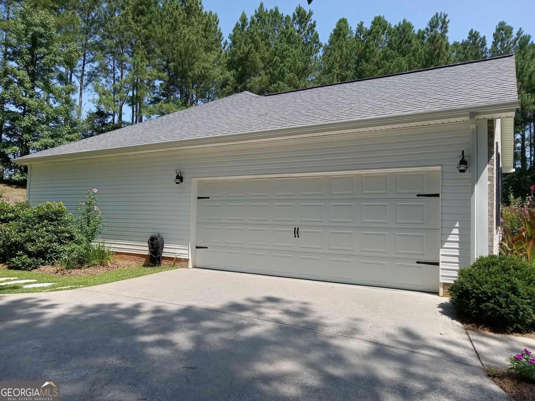 3 bedroom, 2 bathroom, 1,511 sq ft single family residence for sale at 455 Bell Loop, Chatsworth, GA 30705 — photo 2
