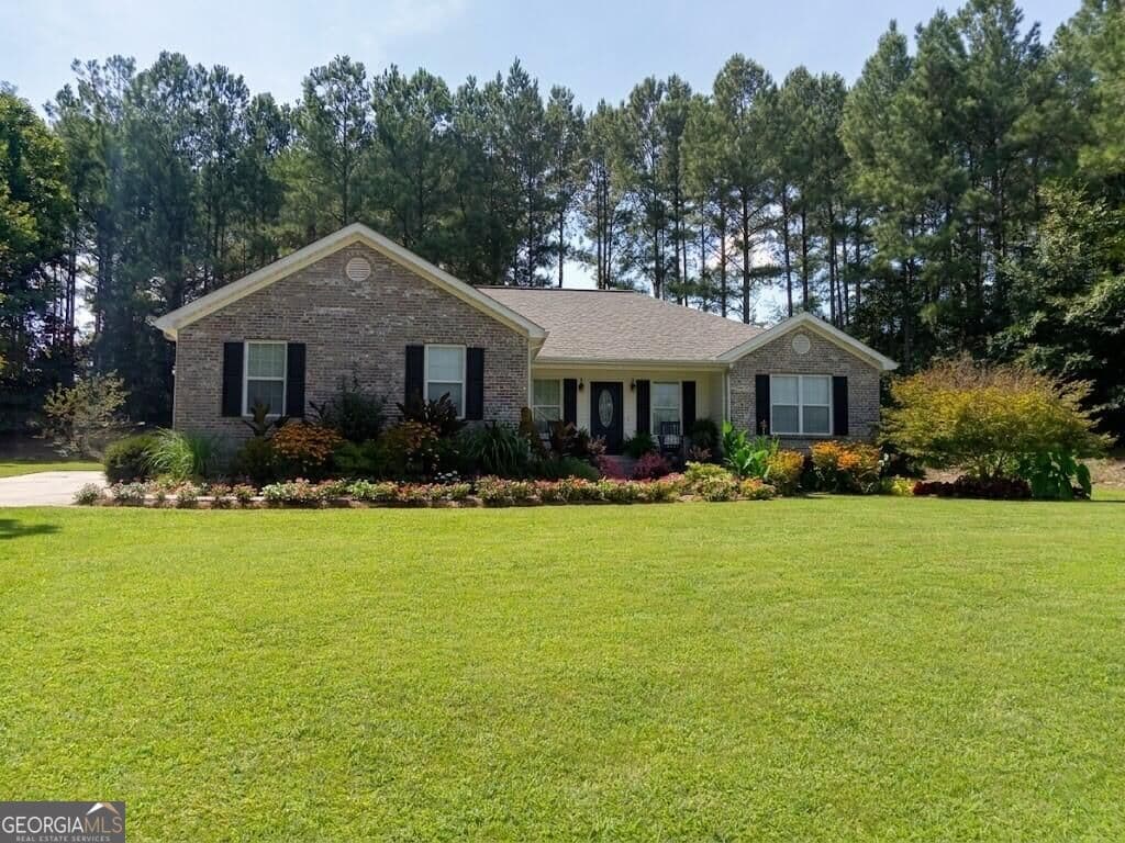 3 bedroom, 2 bathroom, 1,511 sq ft single family residence for sale at 455 Bell Loop, Chatsworth, GA 30705 — photo 1 of 18