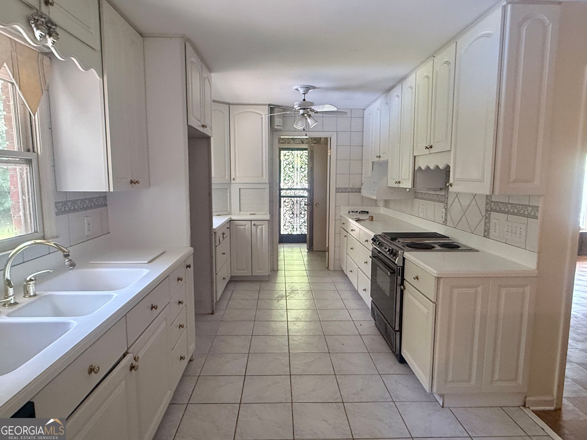 6 bedroom, 4.5 bathroom, 5,040 sq ft single family residence for sale at 139 Melrose Lane, Summerville, GA 30747 — photo 6