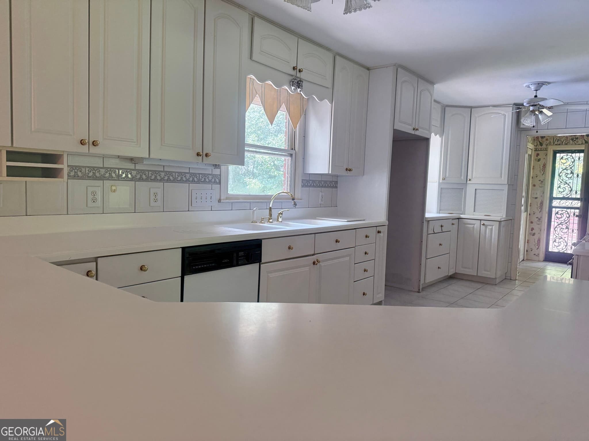 6 bedroom, 4.5 bathroom, 5,040 sq ft single family residence for sale at 139 Melrose Lane, Summerville, GA 30747 — photo 9
