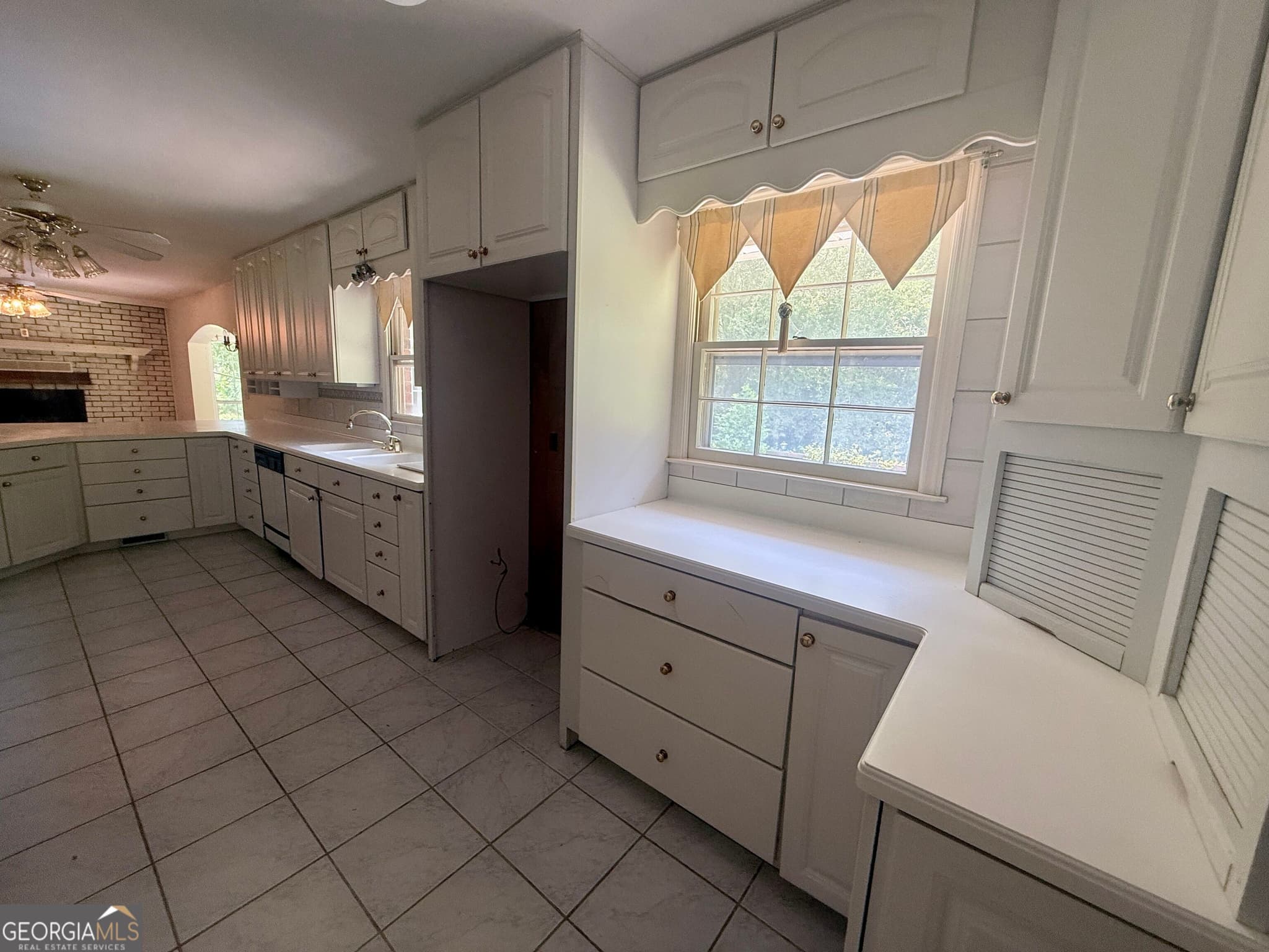 6 bedroom, 4.5 bathroom, 5,040 sq ft single family residence for sale at 139 Melrose Lane, Summerville, GA 30747 — photo 10