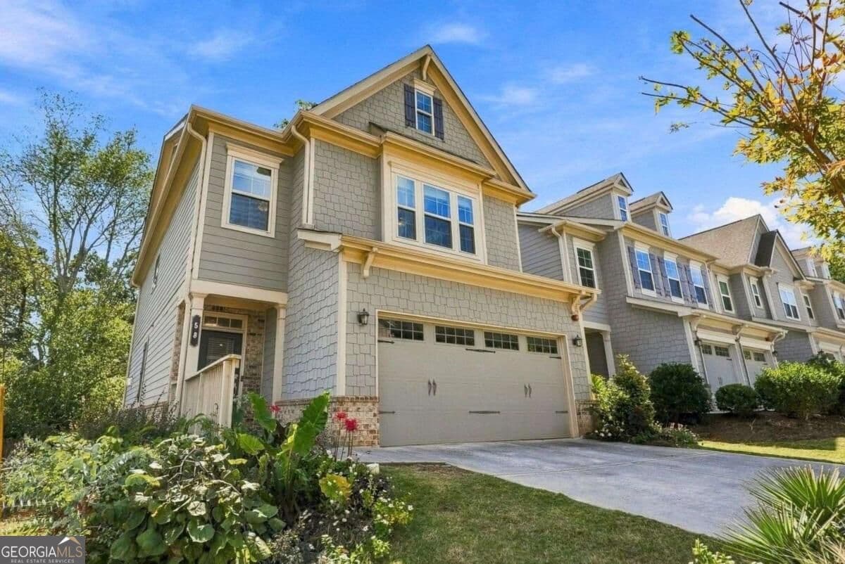 3 bedroom, 2.5 bathroom, 2,042 sq ft single family residence for sale at 58 W Dixie Avenue, Marietta, GA 30008 — photo 2