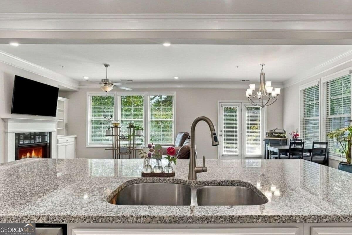 3 bedroom, 2.5 bathroom, 2,042 sq ft single family residence for sale at 58 W Dixie Avenue, Marietta, GA 30008 — photo 10